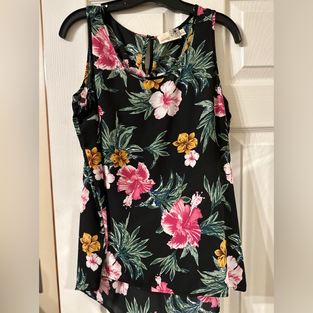 Cute floral women’s tank by everleigh size small